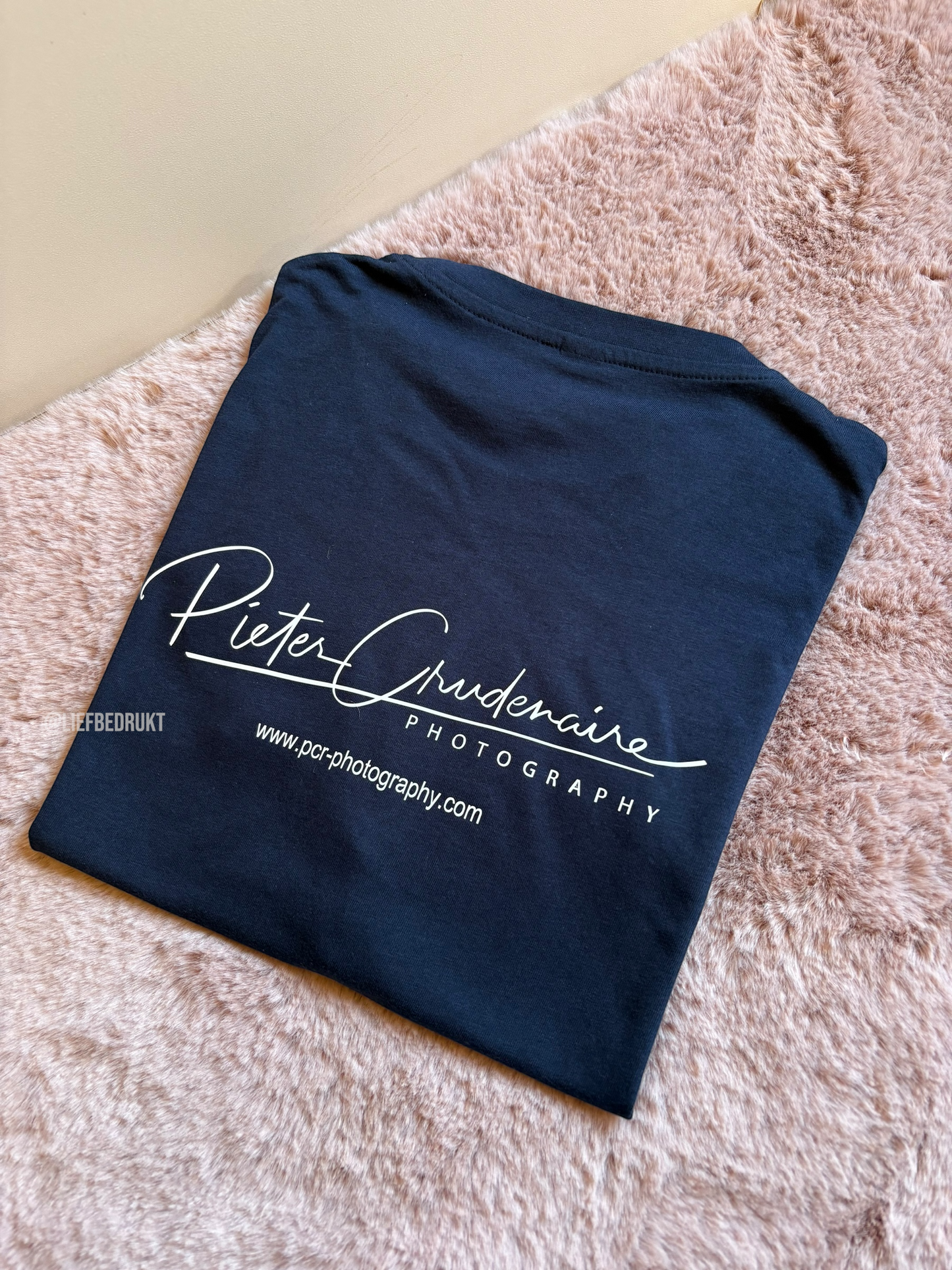 T-shirt met eigen logo op voor & achterkant