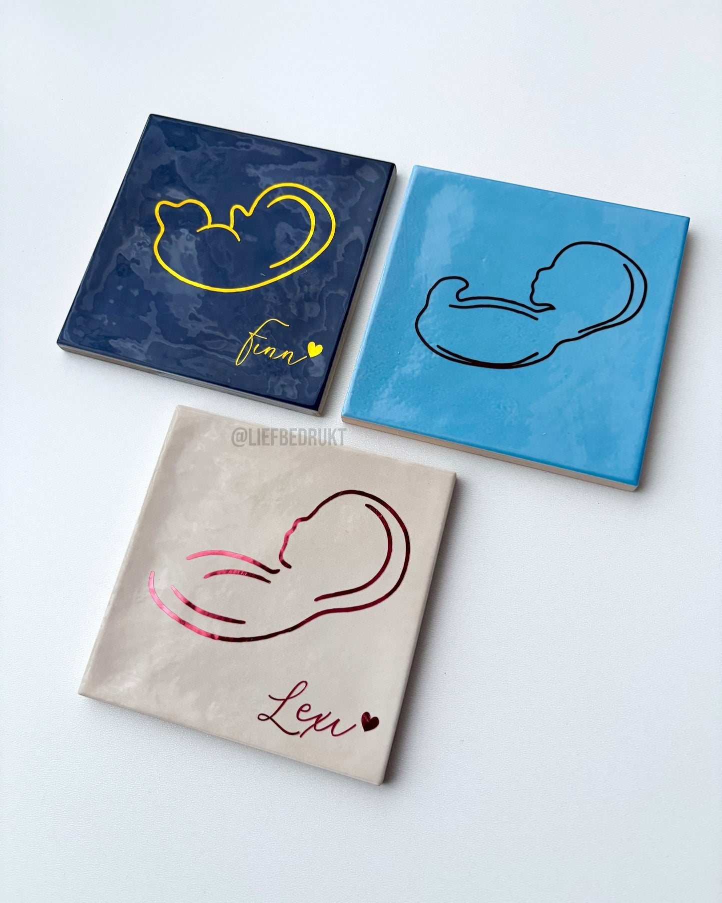 Tegel met handgetekende Echo silhouet