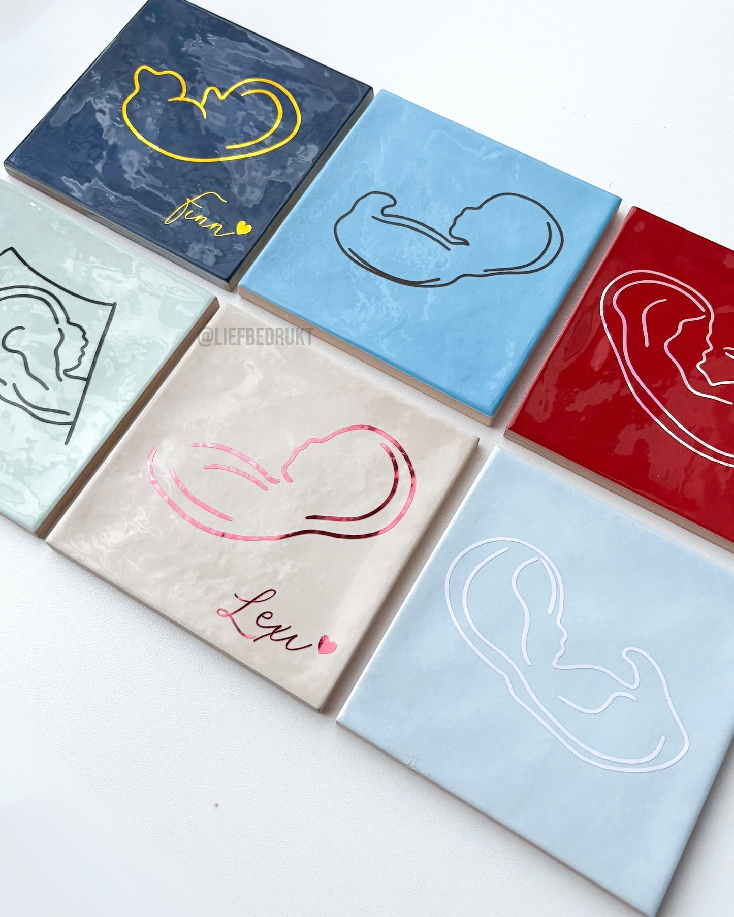 Tegel met handgetekende Echo silhouet