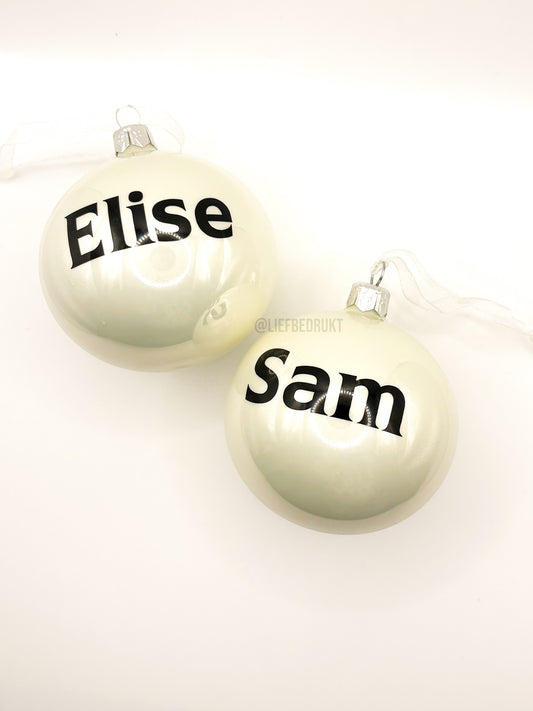 Gepersonaliseerde kerstbal – in rood, wit of goud