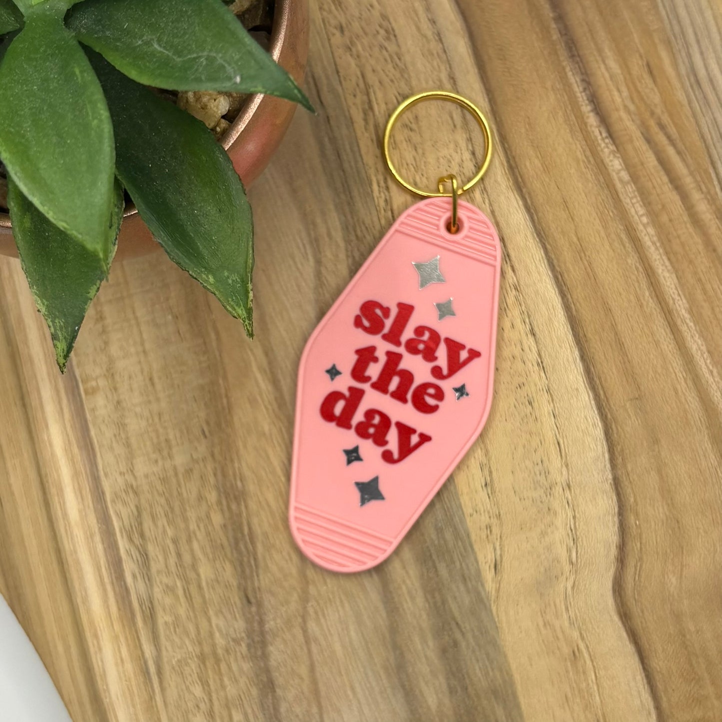 Sleutelhanger 'SLAY THE DAY' - hard plastiek