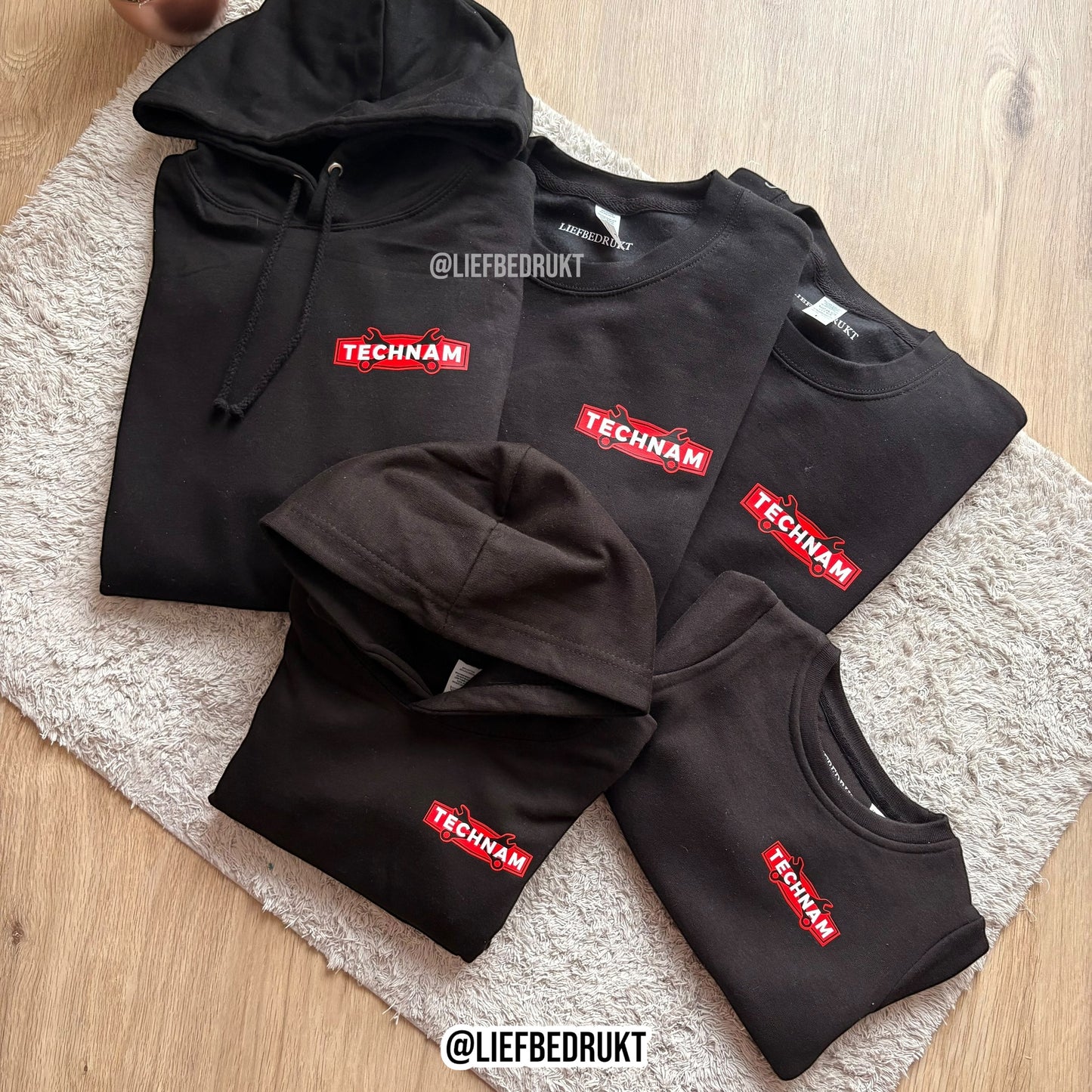 Sweater/hoodie met eigen logo op voor & achterkant