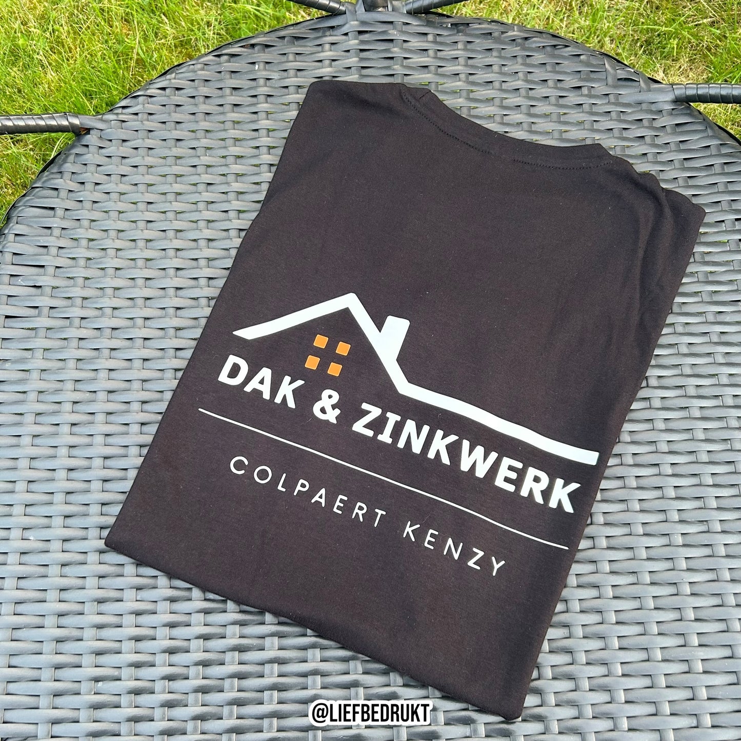 T-shirt met eigen logo op voor & achterkant